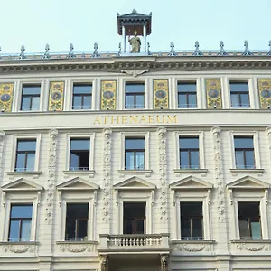 بيت شباب Maverick Athenaeum, بودابست